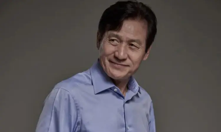 Pemakaman Ahn Sung Ki Dihadiri Lee Jung Jae, Penuh Haru di Seoul