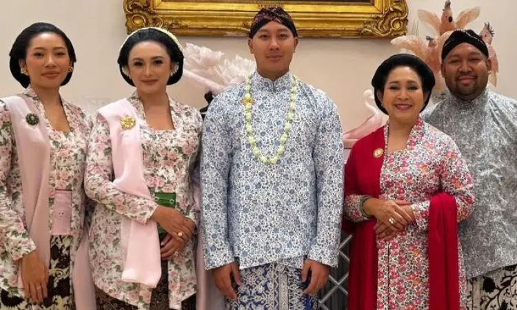 Pesona Tata Cahyani Berkebaya di Rangkaian Acara Pra-Nikah Darma Mangkuluhur