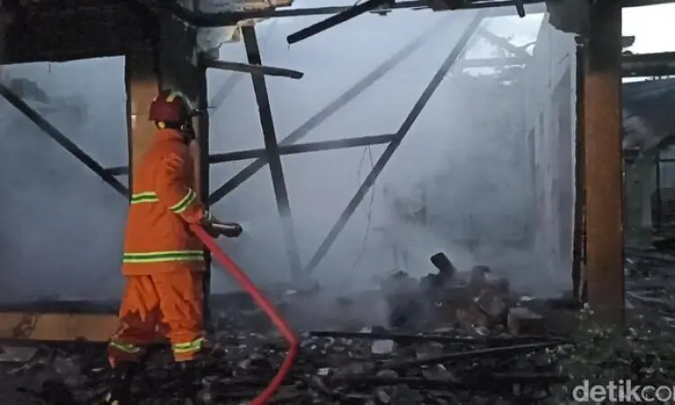 Konflik Asmara Berujung Petaka: Pria di Tulungagung Bakar Rumah Kekasih